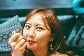 为什么老公总喜欢看美女主播？原因有两个，智慧的女人可以这样做图片