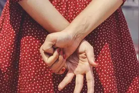 她被嘲平庸，留下的神作却震惊世界图片