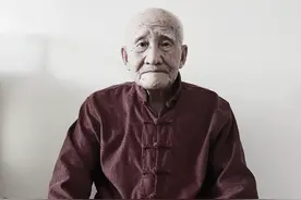 悲痛！91岁网红老兵感染后离世，最爱喝白酒，去世前预感大限将至图片