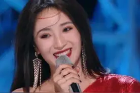 张天爱倒翻跟头，王紫璇跪到膝盖破，《乘风破浪》一公这3位惊艳图片