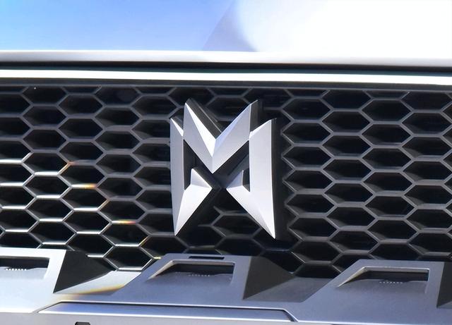 霸气十足！猛士“M18”实车亮相，马力超1000Ps，剑指比亚迪仰望