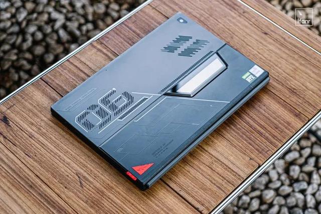 ROG 幻 X 二合一电脑体验：平板体积塞下 i9 核心，是 PC 中的「保时捷」