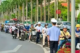 “共享电动车”新玩法：脚踏板成摆设，链条去哪儿了？图片