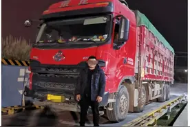 超载283.5%还敢上路？！“百吨王”深夜冒头被拿下图片