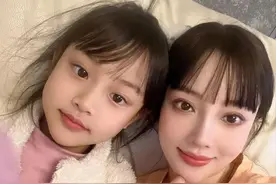 李小璐兜售百余件二手货，甜馨贴身衣物卖千元，网友质疑为何不捐图片