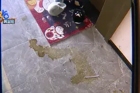 在门口放垃圾保洁没清理干净起冲突，跟拍管家被打了？图片
