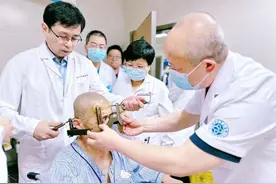 被帕金森控制的“开关”人生——脑起搏器手术帮他摆脱“慢镜头式”生活图片