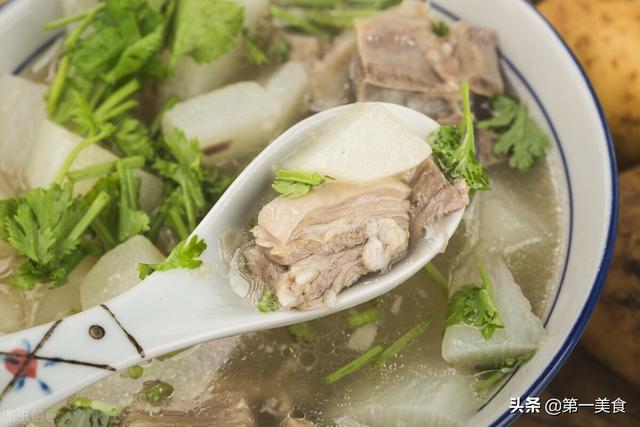炖羊肉怎样能烂得快些（炖羊肉用料太多）