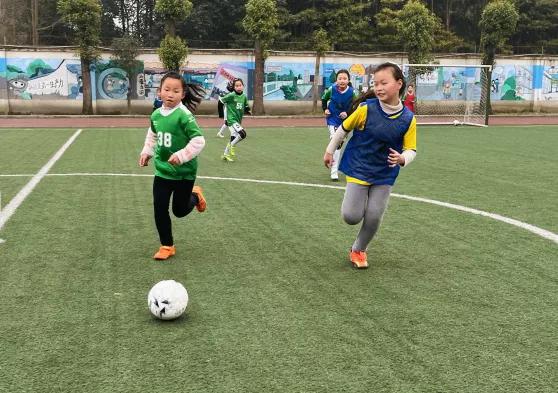 “谁说女子不如男”温江和盛小学女足冬训备战麒志杯