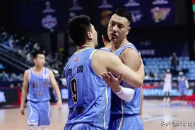 CBA出手了，取消杨宝岩采访资格，现又被扒出地域黑周琦图片