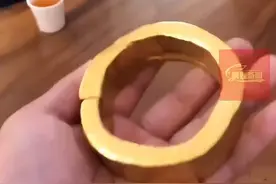 90岁老人随身携带4斤金手镯出门遛弯引发热议，当事人：我还有金腰带，家里人不让带出来图片