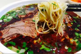 兰州“天价”牛肉面，128元1份，吃出西餐的感觉，网友：不亲民了图片