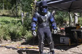 被蛇吞下是何感受？科学家作死实验，心率飙升，感觉手血液被榨干图片