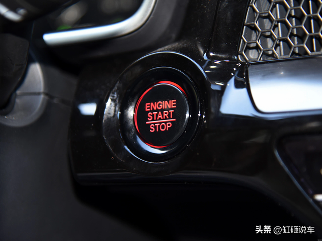 省油实惠的合资SUV，年轻时尚空间大，才16万起，解读本田CRV
