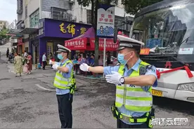 结局暖了！6年前忘带准考证考生成交警新同事，接力护航高考！图片