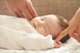 有种“糊涂带娃”叫湿巾擦小屁屁，妈妈是省事了，却害苦了宝宝图片