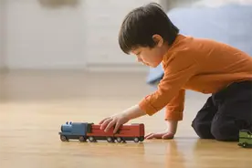 宝宝的大脑发育情况，体现在“手指”上：聪明娃都有这些特征图片