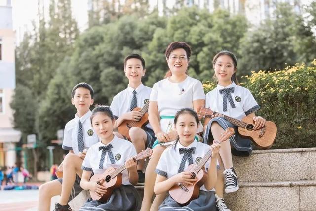 4所成都学校正在招聘！最高年薪开到了40万