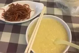 节俭的房东一家图片
