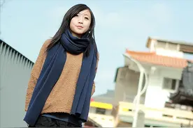 拥有治愈系笑容的邻家甜美小姐姐户外自拍写真图集图片