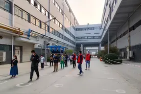 苹果称新机产能明显减少！郑州富士康：启动招工，每小时工资30元；曾离职的返厂补贴500元图片