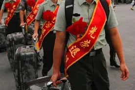 军龄补助做到3点就好！不分城乡、不分退休、回乡，一视同仁图片