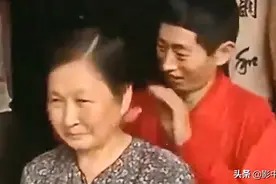 2009年男子带58岁怀孕女友回家，55岁母亲：我叫她姐？她叫我妈？图片