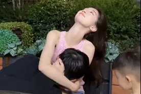 男子生活失意，酒后趴老婆怀里撒娇，网友羡慕流口水图片