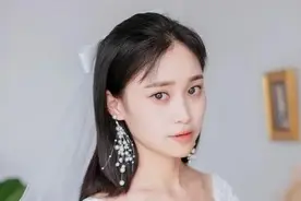 搂搂抱抱的时候，男人的这些小动作，女人会爱你入骨图片