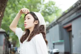 婆家凑齐20万彩礼，继母陪嫁一张卡，查完余额，我吓得跑回娘家图片