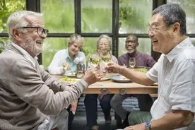 男方父母第一次拜见女方父母应该选择什么礼物？图片