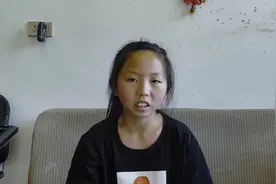 重病爸爸为省钱给女儿上学，伤口溃烂不愿治，女儿流泪恳求上医院图片