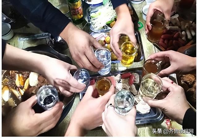 赖九禾酱酒，赤水河畔的大师秘酿，细腻绵柔，滴滴不凡，懂酒的进
