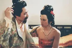 秦可卿重病卧床，为何每天要换四五次衣服？有什么不可告人的秘密图片