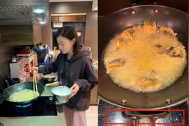 女星佘诗曼在豪宅内做饭！灶台上满是油渍显脏乱，做错后脸涨通红图片