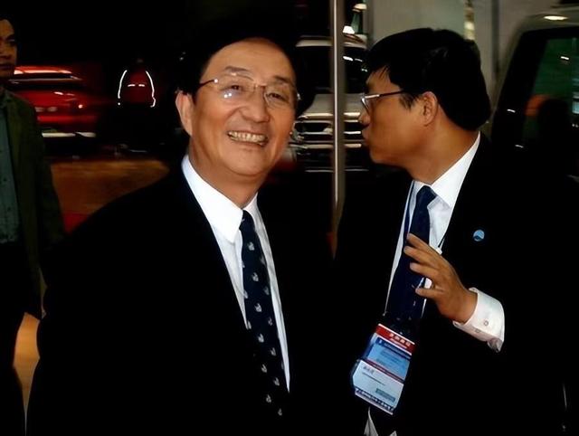 敛财成性，包养情人分为东宫西宫的中央政治局“巨贪”委员终落马