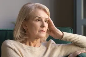 肌肉流失得到底有多快？年龄大了，不想老了干瘪，2件事得常做图片