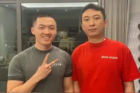 王思聪请帅气肌肉男上门服务，私教曝王思聪豪宅秘密，信息量很大图片