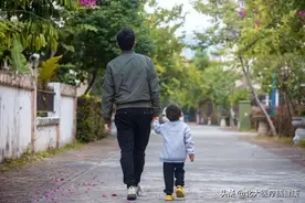 全网近百万粉丝的自闭症轩轩，如何成为人们口中的「奇迹少年」？图片