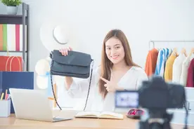 离婚不离家，两个月后的一次醉酒，才看清前夫的嘴脸图片