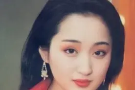 杨钰莹：从小失去父亲，两段感情，赖文峰伤她至深，51岁不婚不孕图片