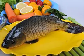 生姜是鱼肉的“克星”，炖鱼时加上一点，去腥增香，鱼肉鲜嫩入味图片