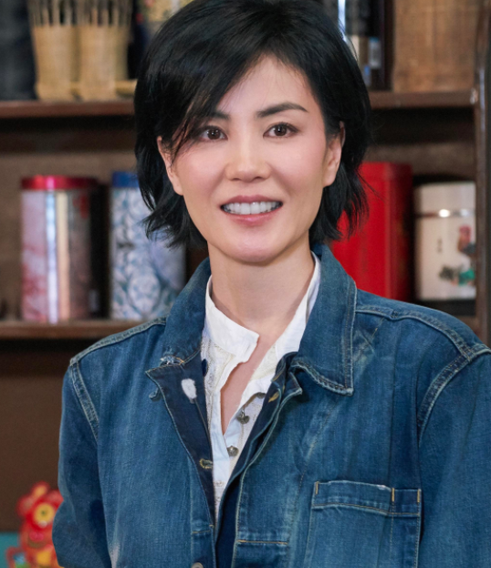 王菲：两婚两离，53岁和谢霆锋只恋爱不结婚，今两个女儿成她烦恼