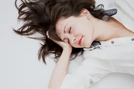 除去怀孕因素，中年女性还有乳汁分泌是咋回事？医生：不建议食用图片