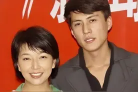 靳东与隋俊波分手后：他娶李佳事业蒸蒸日上，她嫁导演低调做妈妈图片