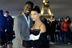 比尔盖茨20岁的掌上明珠，送黑人男友8.6亿豪宅，胸衣外穿走红毯图片