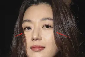 41岁全智贤时装周生图曝光，眼部细纹多苹果肌抢镜，脸僵不敢大笑图片