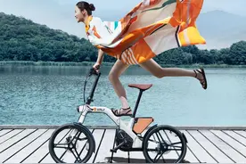 雅迪VFLY Y80电动车评测：车型小巧，可折叠设计，续航80公里图片