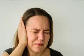 耳朵里经常瘙痒，却啥也掏不出来？或是5种病的症状，最好上点心图片
