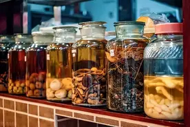 为啥那么多人喜欢泡酒？“自泡酒”究竟能喝吗？行家：早知早受益图片